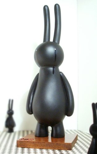 Petit Lapin Museum edition - 2 figure by Mr. Clement. Front view.