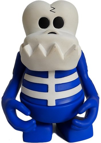 Skull-kun - Blue figure by Bounty Hunter (Bxh), produced by Bounty Hunter (Bxh). Front view.