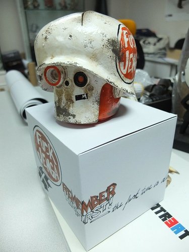 Fuck Jenga Severed Head figure by Ashley Wood, produced by Threea. Front view.