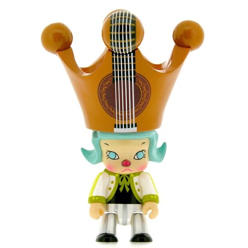 Molly Qee - Guitar figure by Kenny Wong, produced by Toy2R. Front view.