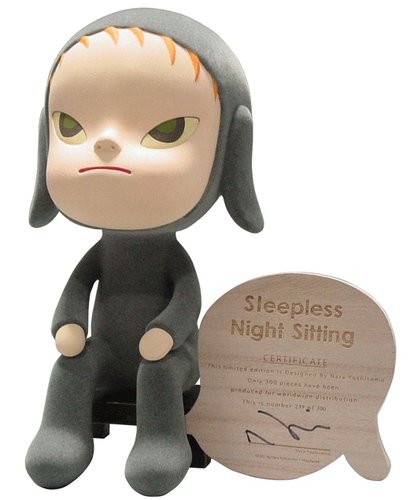 Sleepless Night (sitting) figure by Yoshitomo Nara, produced by How2Work. Front view.