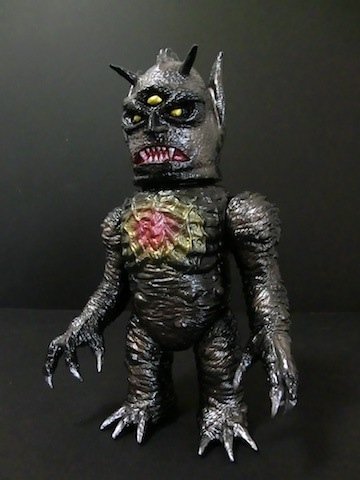 Mutant-X figure by Skull Head Butt, produced by Skull Head Butt. Front view.
