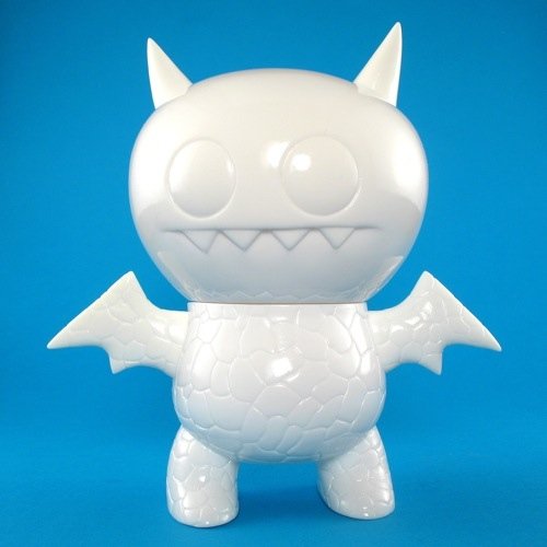 Ice Bat Kaiju - Unpainted White figure by David Horvath, produced by Intheyellow. Front view.