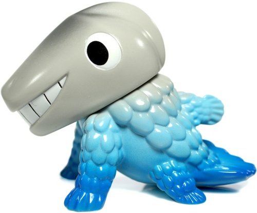 Ten-Gallon - Blue Fade figure by Chima Group, produced by Chima Group. Front view.