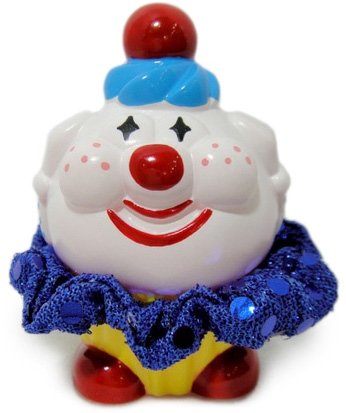 Clown Cuppy figure by Aya Takeuchi, produced by Refreshment. Front view.