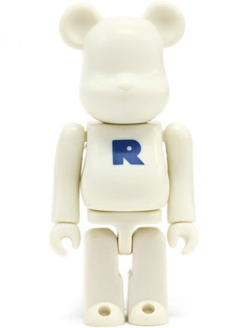 Basic Be@rbrick Series 4 - R figure, produced by Medicom Toy. Front view.