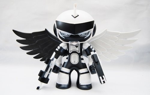 Transition Celsius - Pearlescent figure by Rotobox, produced by Kuso Vinyl. Front view.