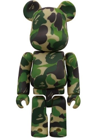 000BAPE 11-G Be@rbrick 100% figure by Bape, produced by Medicom Toy. Front view.