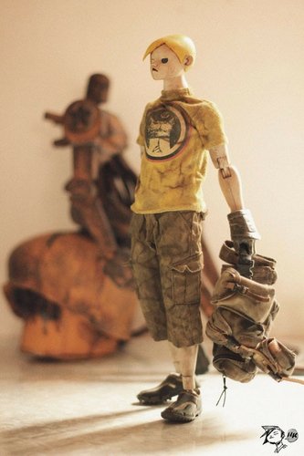 RVHK Hideo figure by Ashley Wood, produced by Threea. Front view.
