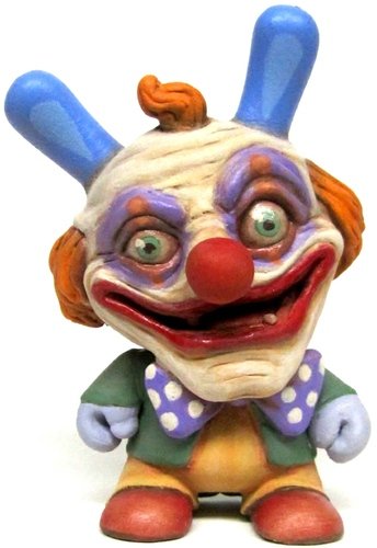 Two-Tooth Happy Clown Pappy figure by Mike Mendez. Front view.