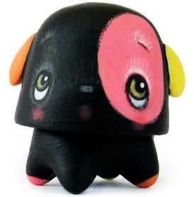 Puppy-dog eyes Gumdrop no.11 figure by 64 Colors. Front view.