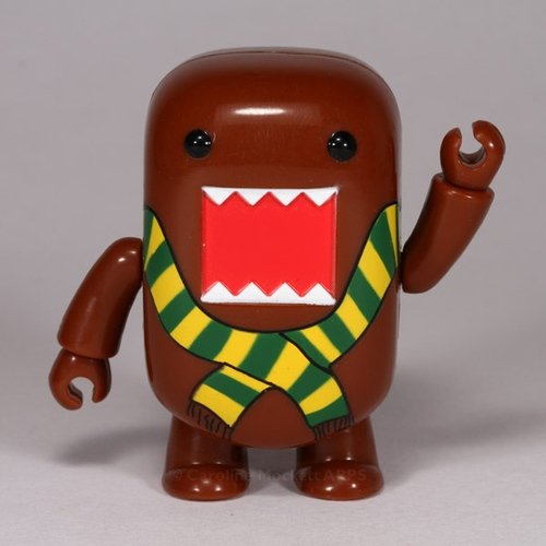 Stripy Scarf Domo Qee figure by Dark Horse Comics, produced by Toy2R. Front view.