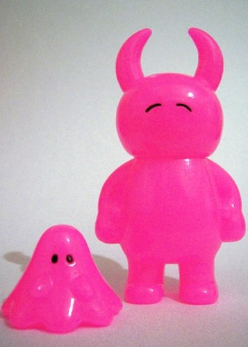 Uamou & Boo - Happy - Fluoro Pink figure by Ayako Takagi, produced by Uamou. Front view.