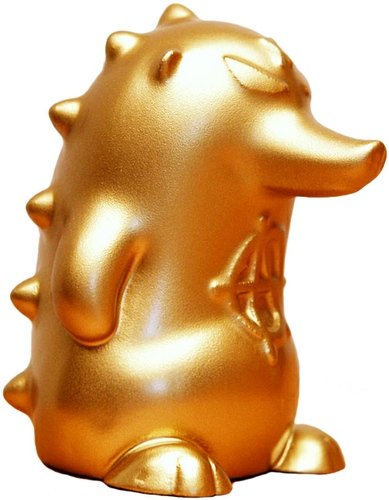 The Gold Heathrow - San Francisco GoldRun Trophy figure by Frank Kozik, produced by Maqet. Front view.