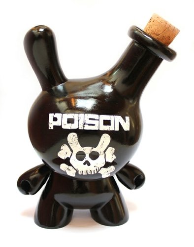 Poison II Legion Dose 8 Dunny figure by Zukaty. Front view.