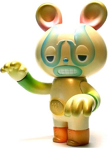 Lucha Bear - Tokyo1 Magazine GID Pearlescent  figure by Itokin Park. Front view.