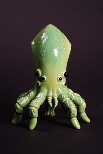 Ikakumora Green figure by Miles Nielsen, produced by Munktiki. Front view.