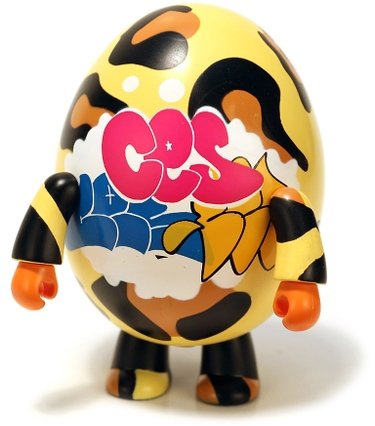 Cessso figure by Ces, produced by Toy2R. Front view.