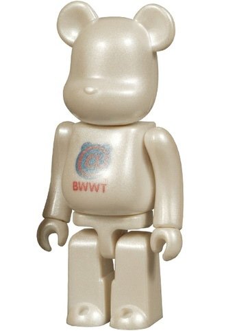 BWWT Be@rbrick 100% figure by Medicom Toy, produced by Medicom Toy. Front view.
