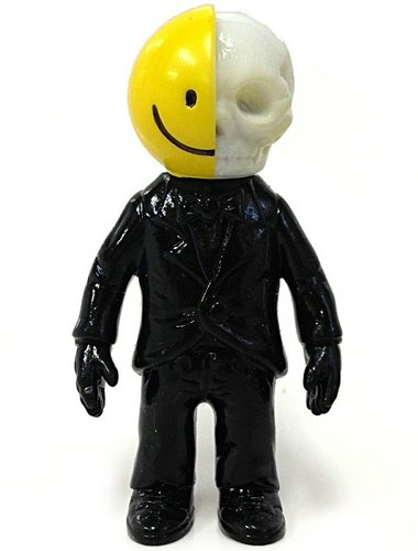 Jekyll and Hyde Smile Skull #2 figure by Secret Base, produced by Secret Base. Front view.