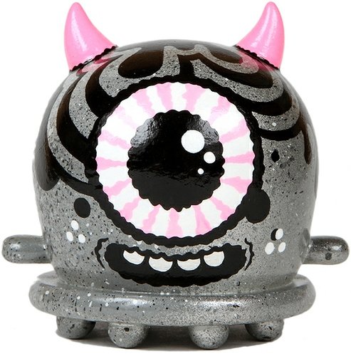 Little Big Eye figure by Buff Monster. Front view.