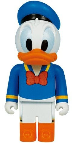 Babekub Donald Duck figure by Disney, produced by Medicom Toy. Front view.