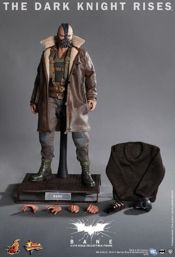 Bane figure by Kojun & Yulli, produced by Hot Toys. Front view.