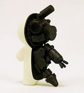 Eggcore “Rabbit” figure by Alien, produced by 909Toy. Front view.