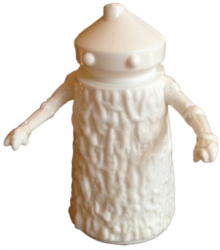 Kusogon - Raw Uncut White figure by Beak, produced by Monster Worship. Front view.