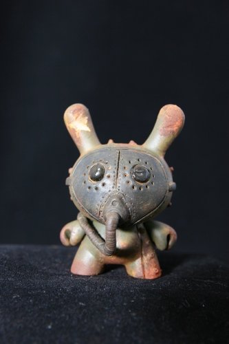 Dunny (Box of Rust Edition #1) figure by Drilone. Front view.