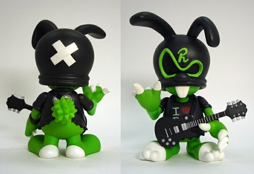 Rock Rabbit - Green figure by Tokyoguns (Takumi Iwase), produced by Flying Cat. Front view.