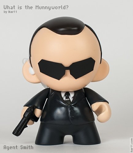 Agent Smith figure by Ikar11. Front view.