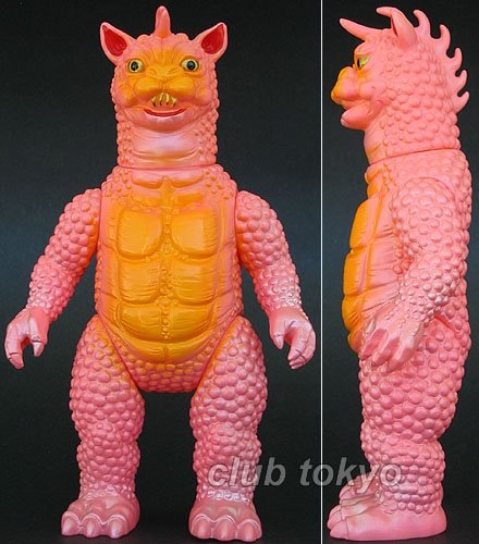 Gabara (ガバラ) Pink figure by Yuji Nishimura, produced by M1Go. Front view.