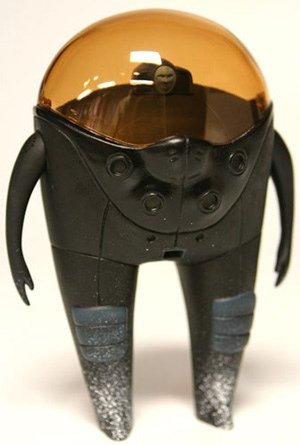 Observer - Black figure by Mars-1, produced by Strangeco. Front view.