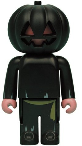 Babekub Black Pumpkin figure, produced by Medicom Toy. Front view.