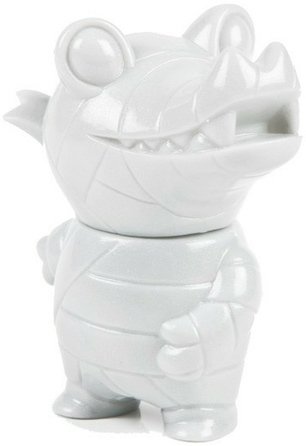 Pocket Mummy Gator - Pearl Grey figure by Brian Flynn, produced by Super7. Front view.