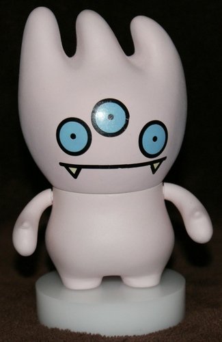 Uglydoll Tray figure by David Horvath X Sun-Min Kim, produced by Critterbox. Front view.