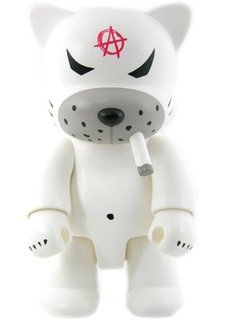 Anarchy White Cat Smorkin figure by Frank Kozik, produced by Toy2R. Front view.