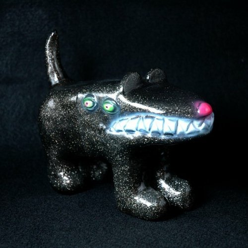 WaoDog - Black Glitter figure by Lionel Wyss , produced by Wao Toyz. Front view.