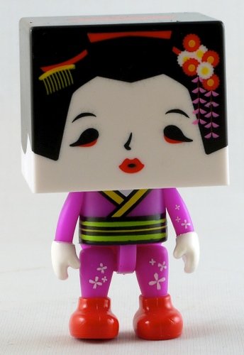 Geisha To-Fu figure by Devilrobots, produced by Play Imaginative. Front view.