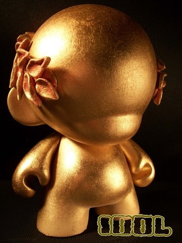 idol figure by Benginati513, produced by Kidrobot. Front view.