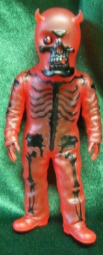 Diskunion Skullman figure by Balzac, produced by Secret Base. Front view.