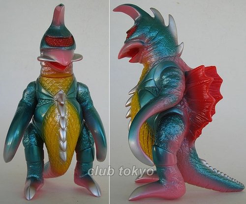 Gigan Pink(Beam) figure by Yuji Nishimura, produced by M1Go. Front view.