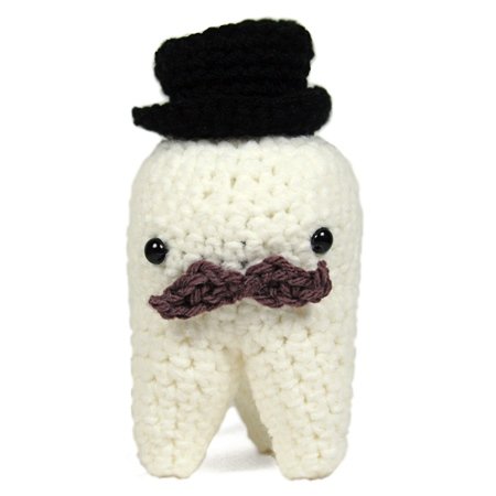 Gentleman Tooth Stanley figure by Serena Wong. Front view.