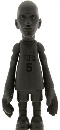 Kevin Garnett - Black (Chase) figure by Coolrain, produced by Mindstyle. Front view.