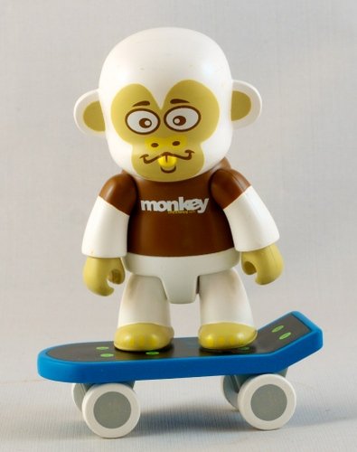 Monkey White figure by Harry Oh, produced by Toy2R. Front view.