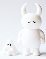 Uamou & Boo - Sad figure by Ayako Takagi, produced by Uamou. Front view.