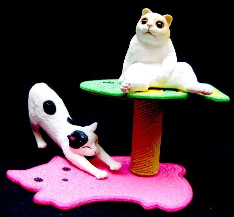 Fat Cat and Stretching Cat figure, produced by Re-Ment. Front view.