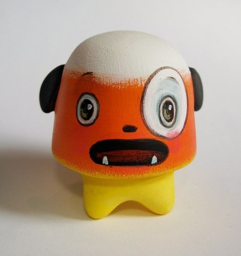 Candy Corn Gumdrop 06 figure by 64 Colors. Front view.