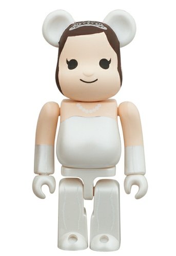 Bride Be@rbrick 100% figure by Medicom Toy, produced by Medicom Toy. Front view.